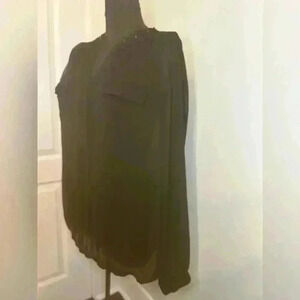 Torrid women’s‎ Sz 2 Black 2 Pocket Studded Collar Long Sleeve Shear Blouse